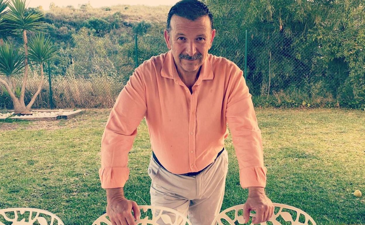 Jose Luis Raya «Más que en enseñar la asignatura, las clases se van en